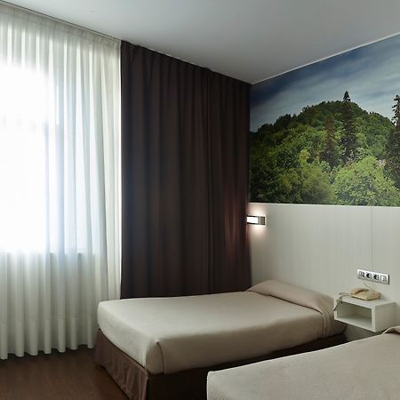 Hotel Seminario Aeropuerto Bilbao Derio Exteriör bild