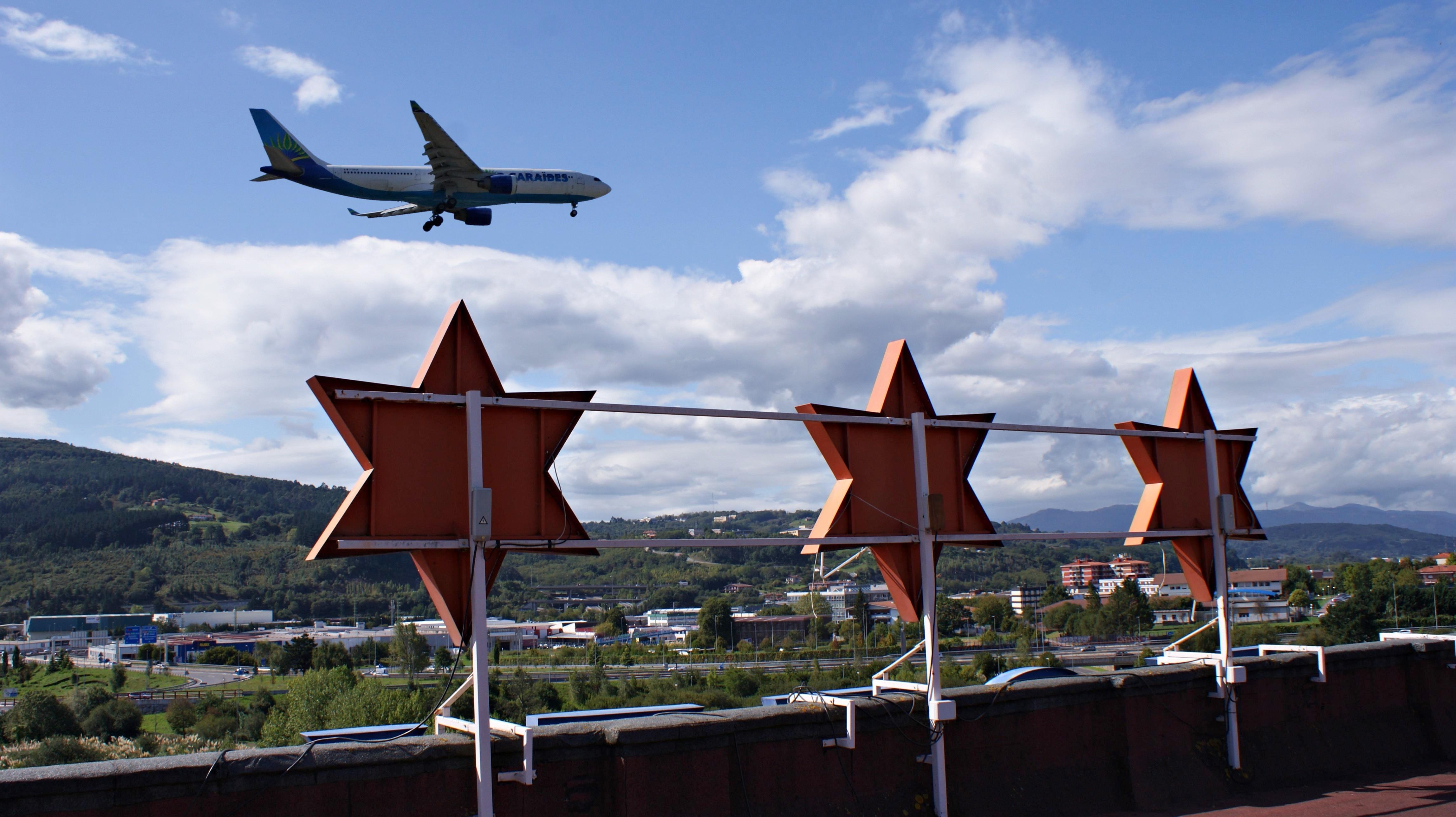 Hotel Seminario Aeropuerto Bilbao Derio Exteriör bild