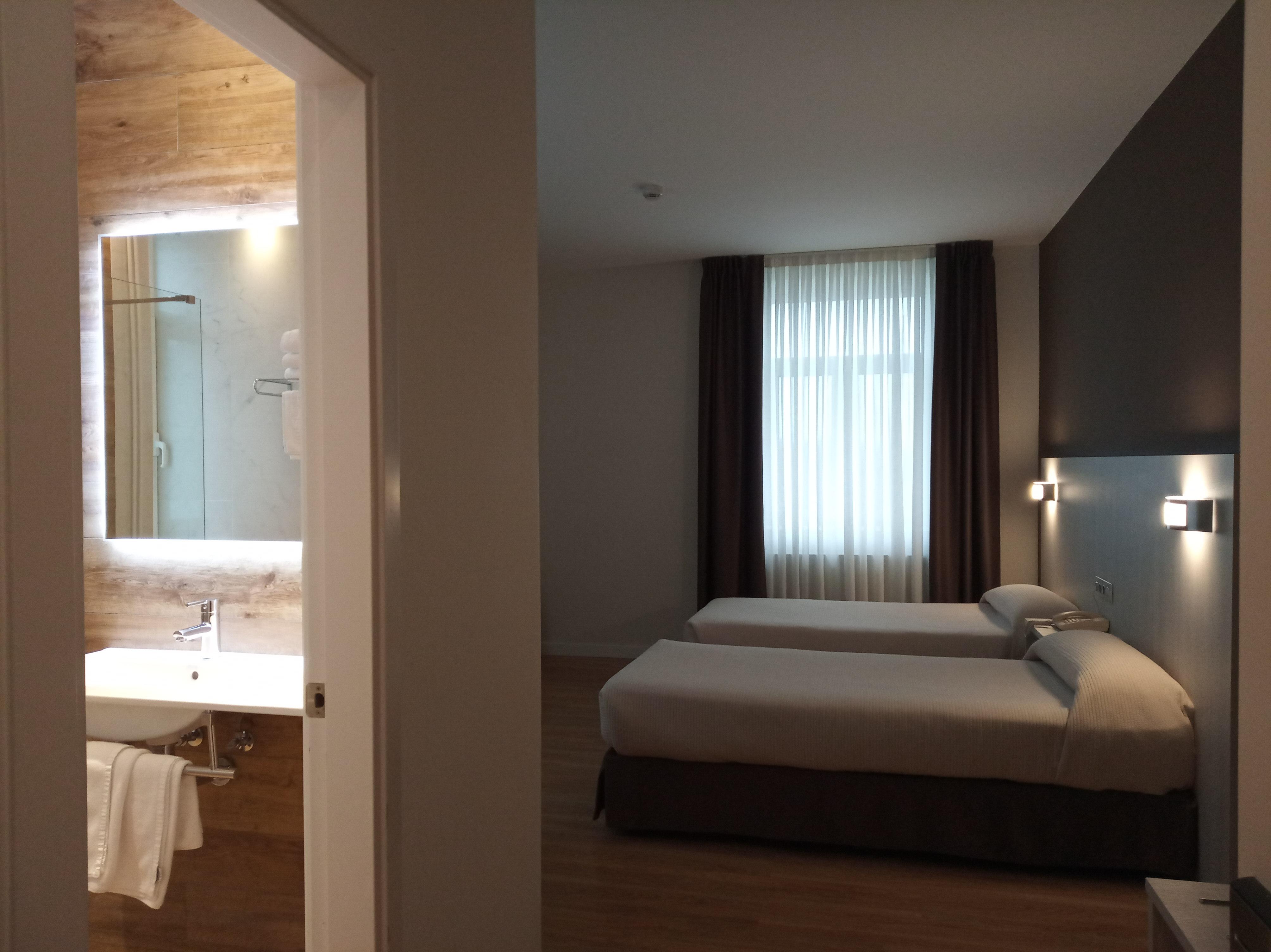 Hotel Seminario Aeropuerto Bilbao Derio Exteriör bild